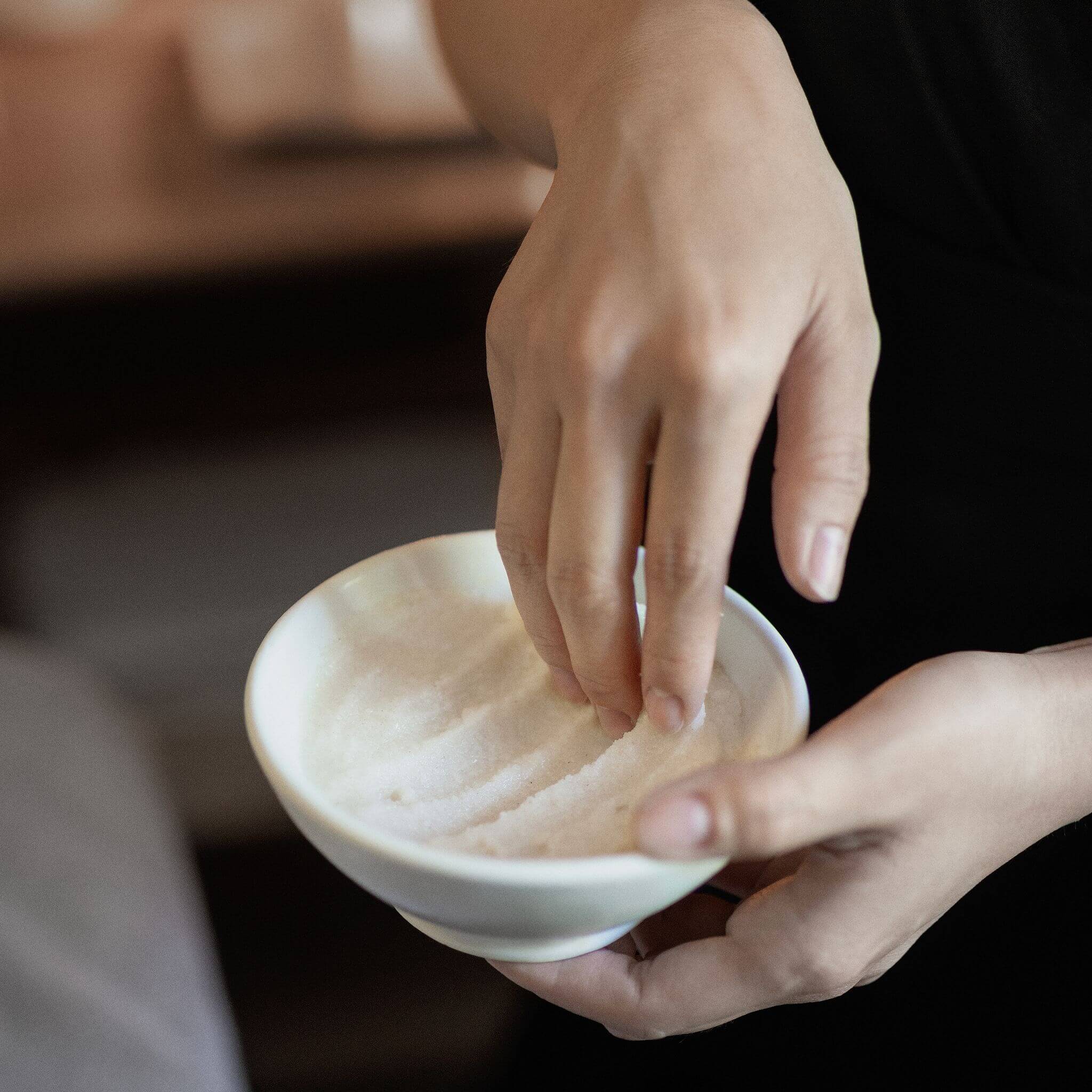 How to use The Act Coconut Scrub 2000g — activate by light mixing
