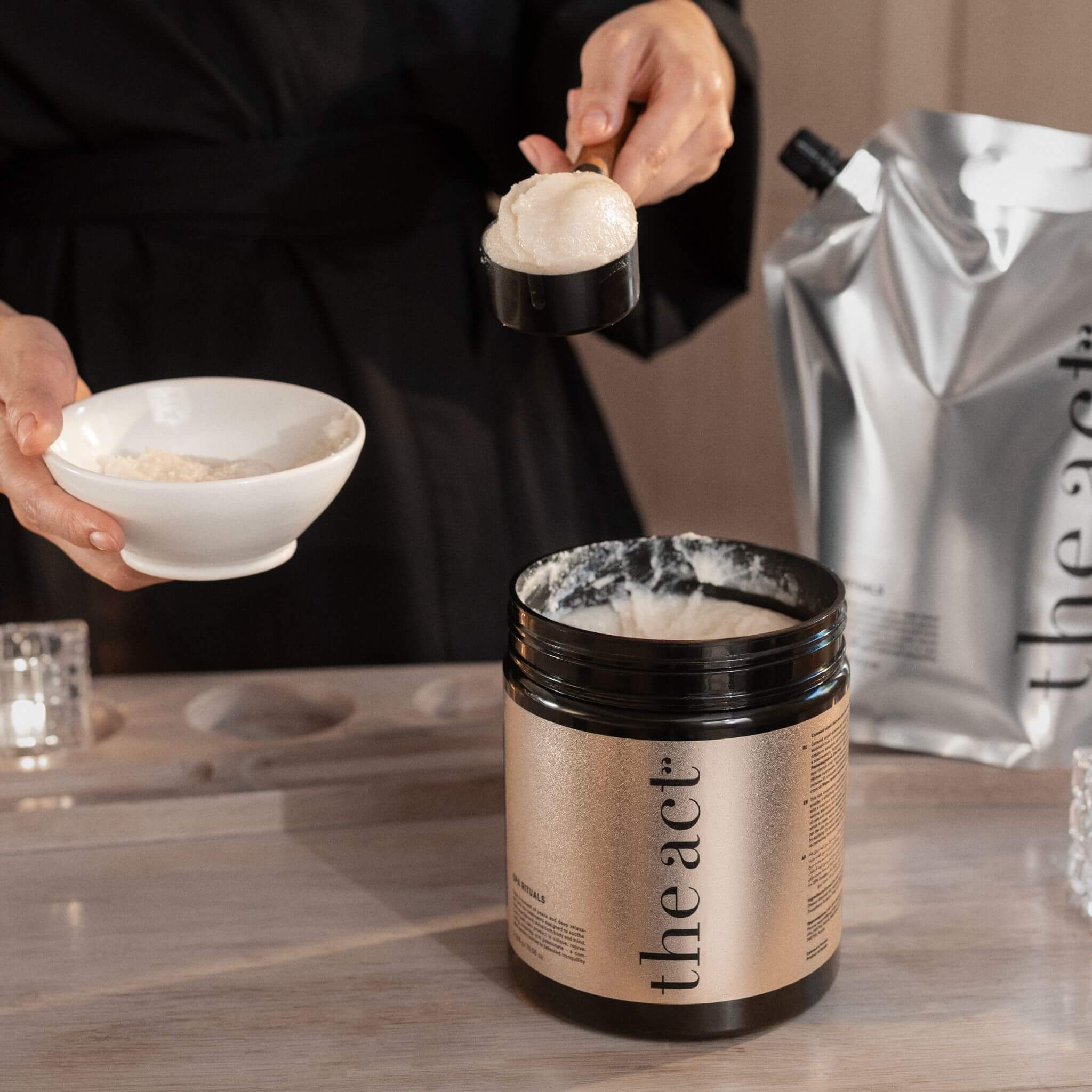 How to use The Act Coconut Scrub 2000g — apply to wet skin, massage and rinse
